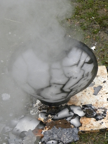 décollement de l\'émail d\'une pièce en raku nu